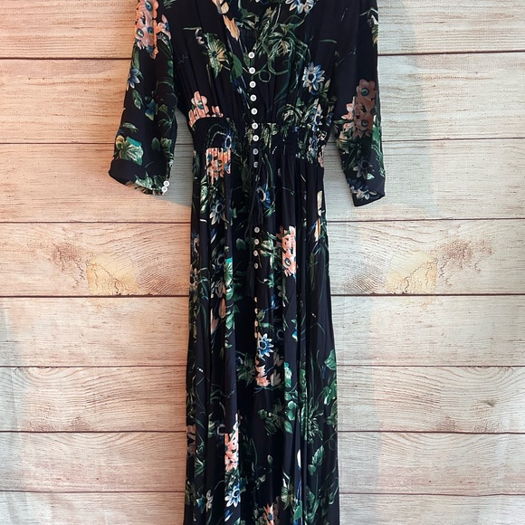 Dresses & Skirts - Floral Black Maxi Dress